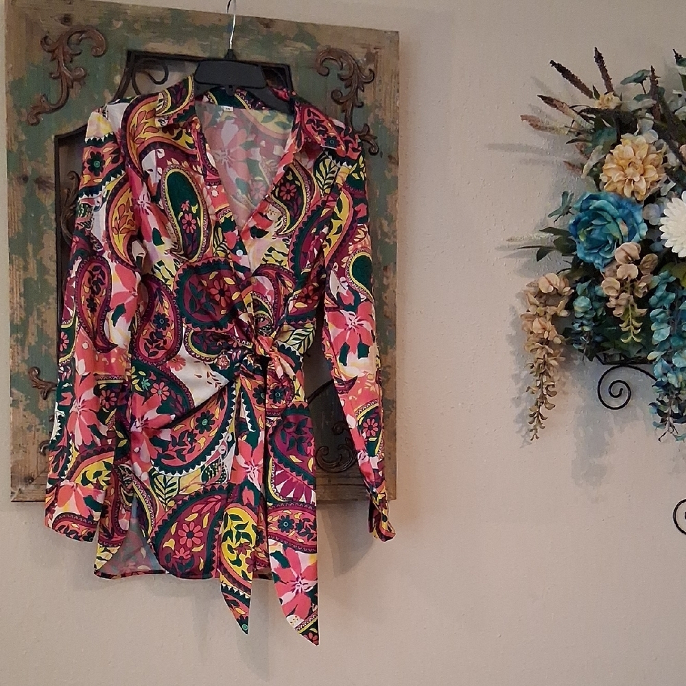 SHEIN Multicolor Paisley Wrap Blouse. NWOT Size Medium - Picture 4 of 13